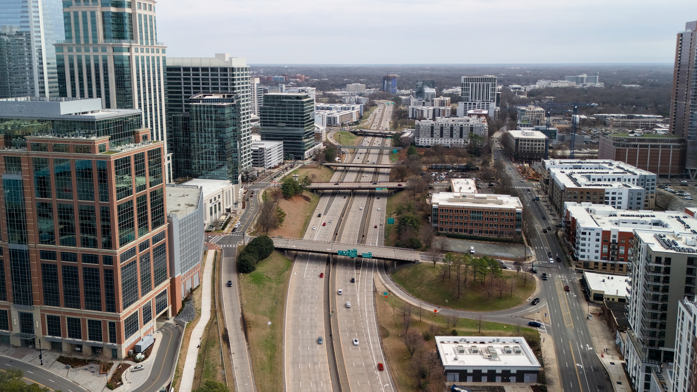 An aerial view of a Charlotte, North Carolina highway corridor in an urban sector, perfect for office cleaning in North Carolina